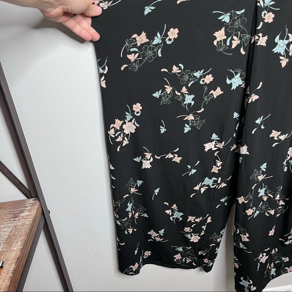 1. State Black Floral Halter sleeveless wide leg Jumpsuit Sz 1X - Picture 7 of 10